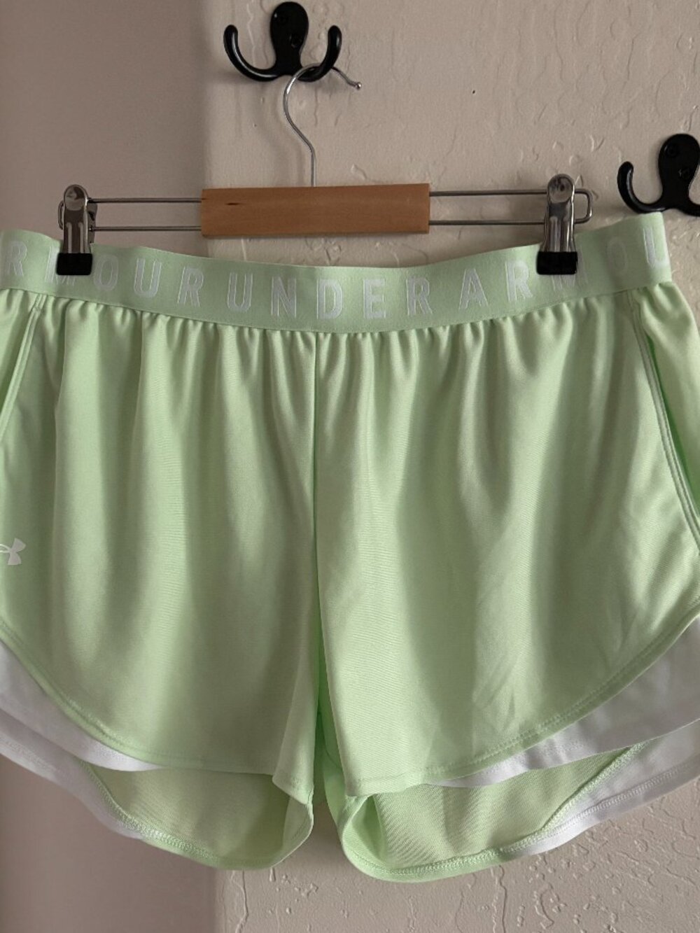 Under Armour Women's Running Shorts XL Mint Green Athletic Lined Workout Shorts